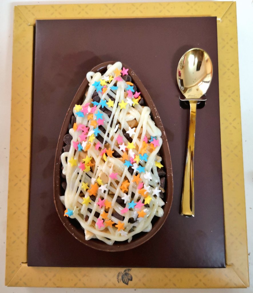 QueenCandy_py's tweet photo. Esta es una de las opciones que tenemos para pascuas🍫🐰🍬🤤✨😍❣️👏
- Base de chocolate negro
- Relleno de Mousse de Limón
- Decorado de Confites de estrellas
- Chispas de chocolate
- Trocitos de galletita de vainilla
Y vos? Ya pediste el tuyo? #QueenCandy #Hechoconmuchoamor https://t.co/7THM1JUJOO