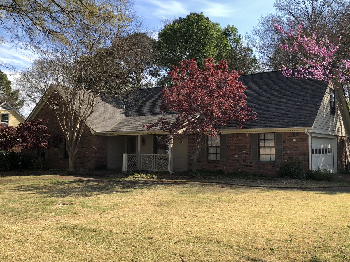 DaveB_ABCSupply's tweet photo. Look at this stunning @IKORoofing Dynasty Driftshake roof put on by @cisutton with Phoenix Exteriors. This roof is sure to delight in looks and protects not only the physical house but the value of the home for years to come! Great job Phoenix! https://t.co/jD1zokpB4h