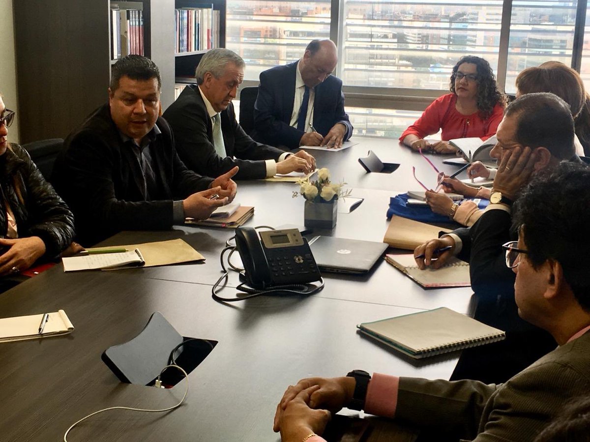 MintrabajoCol's tweet photo. Viceministro de Relaciones Laborales  Carlos Alberto @Baena realizó una mesa de trabajo con Universidad Col. Mayor de Cundinamarca y los sindicatos Asounicol Sintraunicol, Asucolmayor y ASPU, para impulsar el avance en el proceso de negociación entre las partes.

#TrabajoDecente https://t.co/NHhe10SoXU
