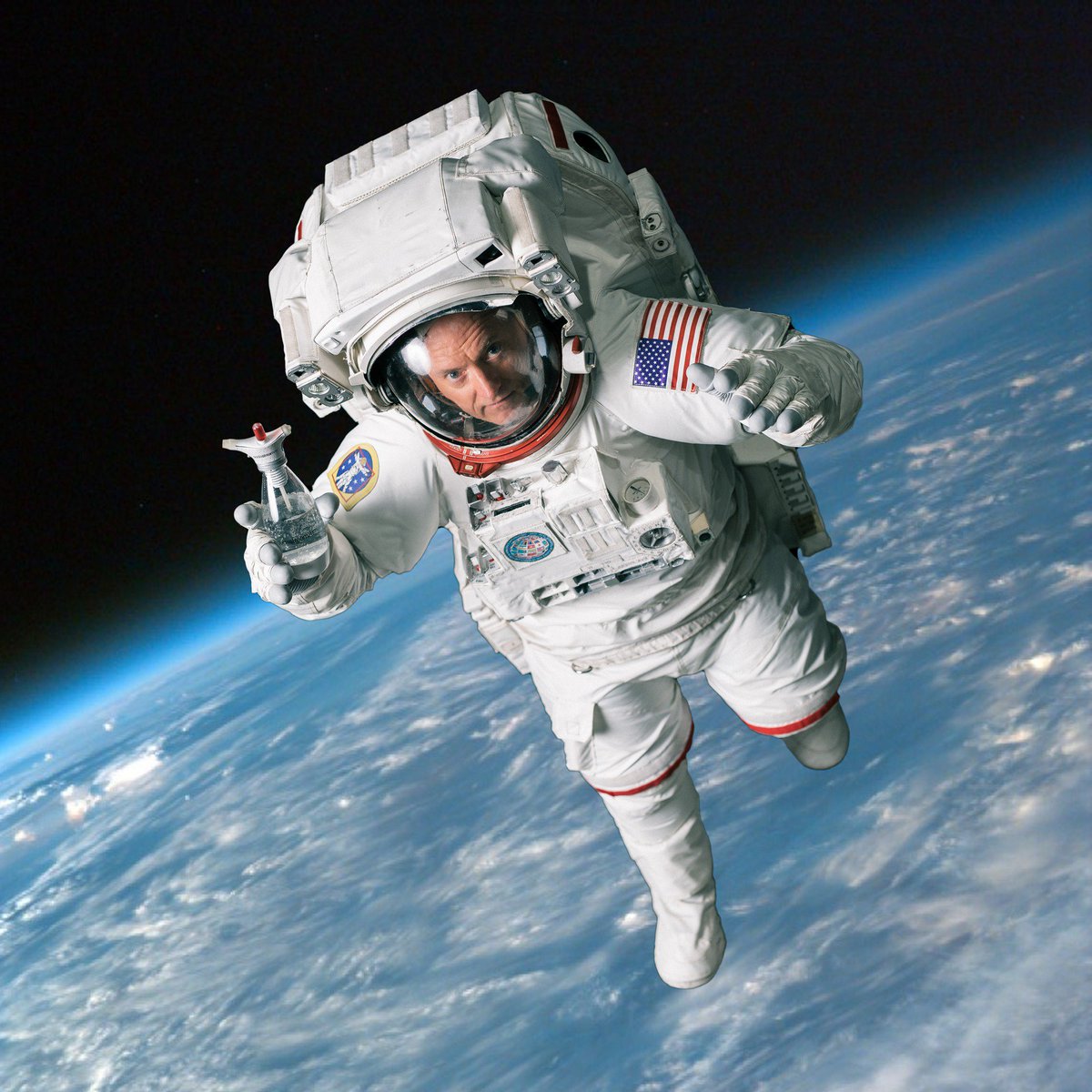 luminaries_mag's tweet photo. . @TabithaJK RT Wow! US space hero, astronaut @StationCDRKelly comes up with a way to harness excess Co2 to make your own sparkling water! #ecofriendly #plasticfree #SparkleMe #organicmagazine https://t.co/Lq12V0eHYt https://t.co/qAnrvsxxw0