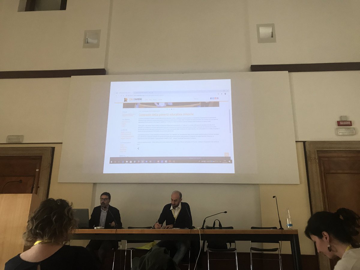 Elena_Como's tweet photo. Gabriele Tomei dell’Università di Pisa presenta la developmental #evaluation nei progetti in ambito #infanzia ed #educazione - al Congresso AIV per la session guidata da @ConiBambini https://t.co/rnEp0Xdetb
