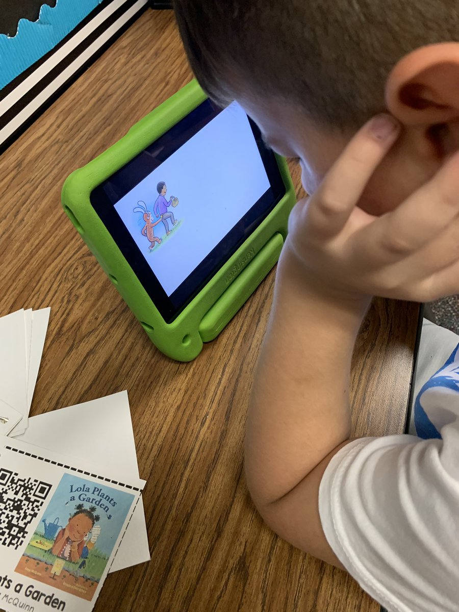 csferguson's tweet photo. QR code listening center is so much fun!! 📚 https://t.co/3VIlIKfMAJ