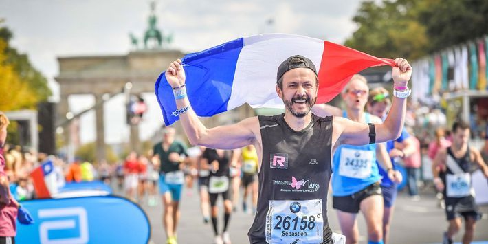 leJDD's tweet photo. Sébastien Lecog, le Français qui a couru les 6 plus grands marathons la même année https://t.co/IJ6rXnx9EJ https://t.co/7naMspiYac