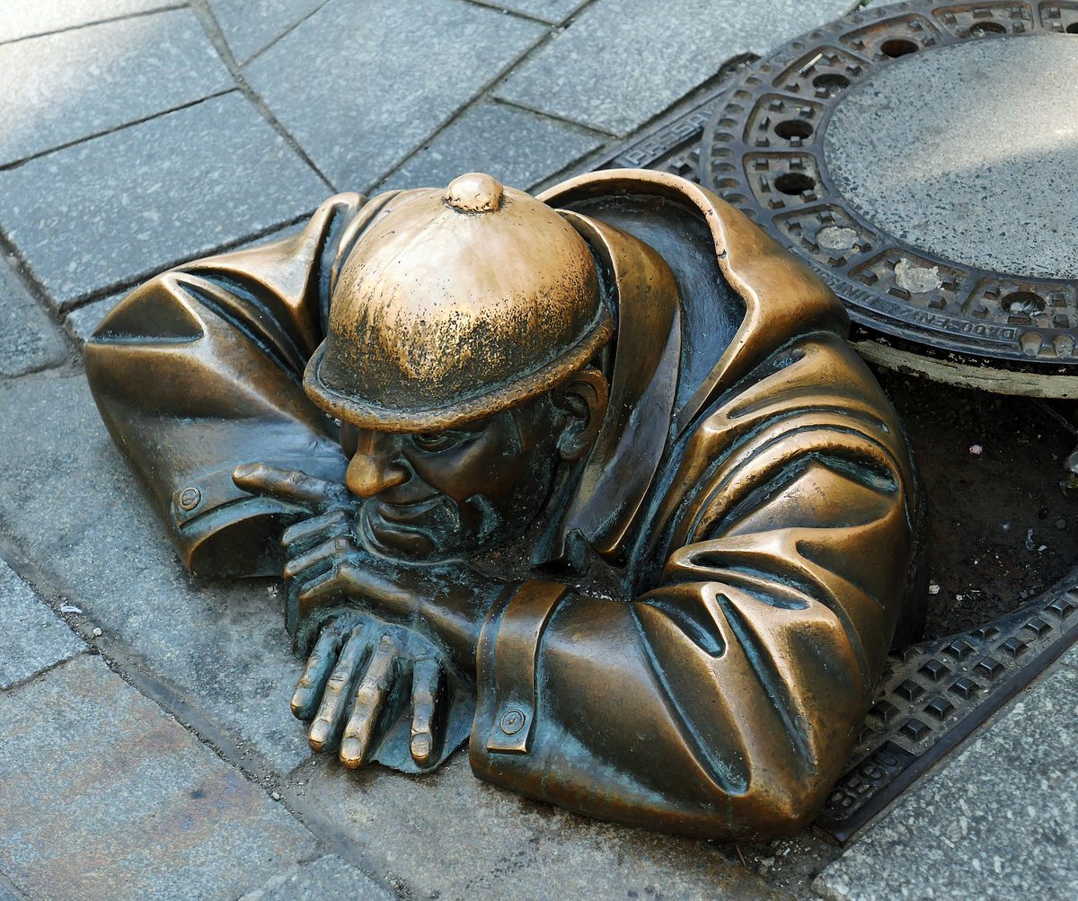 CEOXclusive's tweet photo. It’s helpful for business leaders to examine capitalism versus socialism and why socialism is coming back into the public discourse now. Read more in #CEOExclusive. https://t.co/AvGbghOhpQ https://t.co/ZhYJCghypE