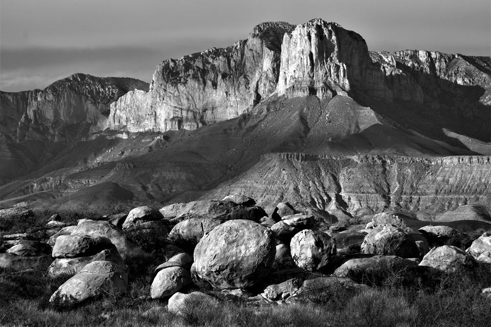 YosemiteNPS's tweet photo. Good morning from El Capitan! Rising 4,685 feet into the air, this monolith casts an imposing shadow over the surrounding landscape.
(📸 Michael Haynie) https://t.co/7Te5Vr6Ieu