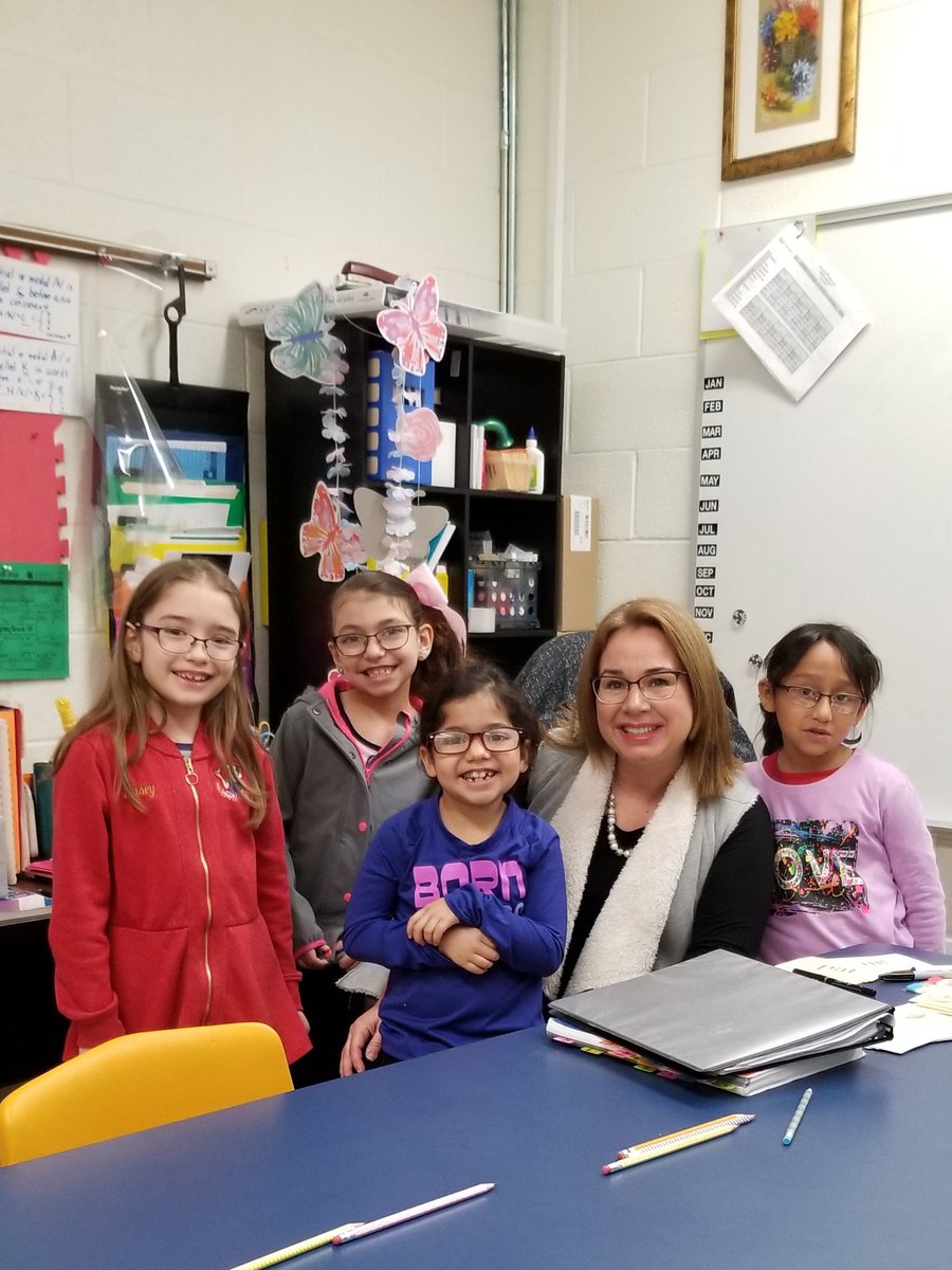 PerezM_CALT's tweet image. #glassesareawesome #sharpvision #readersareachievers #studiousgirls #MondayMotivation #milamsuperstar @Milam_Mustangs