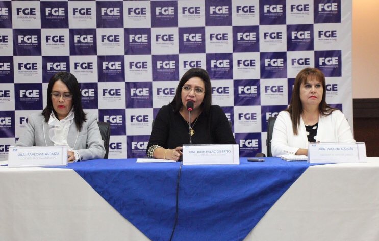 RuthPalaciosEc's tweet photo. #RuedaDePrensa| Soy una Fiscal de carrera. He cumplido con lo establecido en la Ley y la Constitución en beneficio del país, sin tomar partido por algún sector. ¡Mi único compromiso es con ustedes ecuatorianos! https://t.co/ATgQdv4eVk