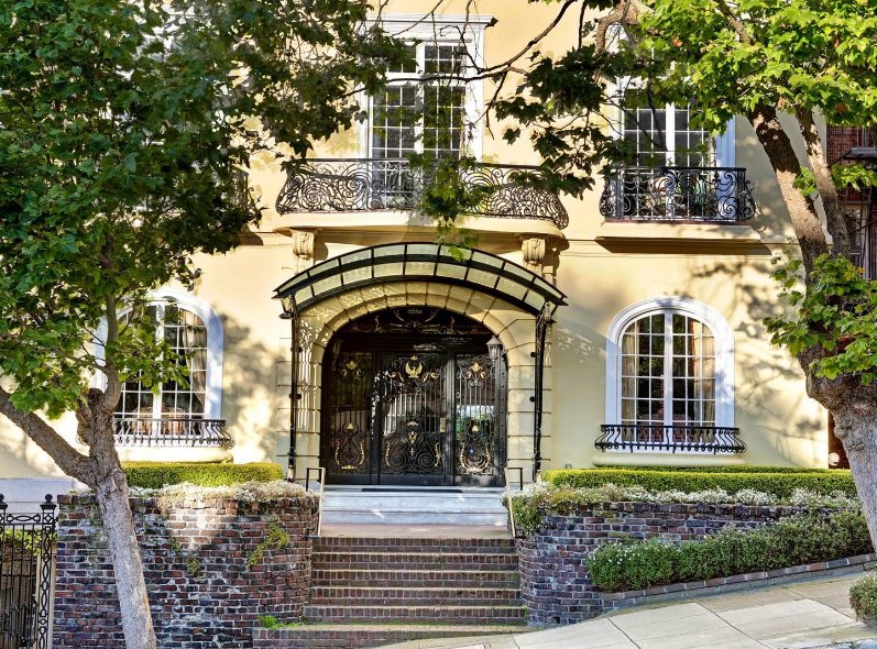 DreamHomesMag's tweet photo. MAGESTIC ITALIANATE MANSION 

Originally built in 1905. Surrounded by panoramic, iconic views. 16,000 SF completely renovated.   Offered at $27,500,000

Presented by: @SF_FineHomes
San Francisco, CA

VIEW: https://t.co/XaMypIRSiC

 #luxuryproperties #luxuryliving  #dreamhomesmag https://t.co/NGM8Tz4zHt