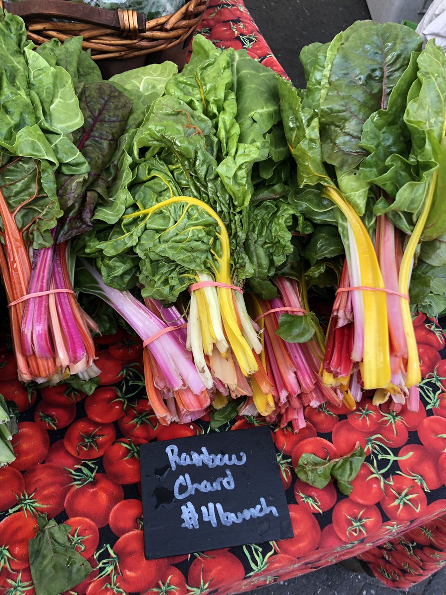 🌈Let’s continue to #eattherainbow — how should I prepare the rainbow chard?
#eattherainbow #eatingnewyork #eattherainbow🌈 #healthy #healthyrecipes #food #foodie #vegetables #fresh #freshproduce #freshveggies #freshfruit #fruits #nyc #unionsquare #unionsquarenyc