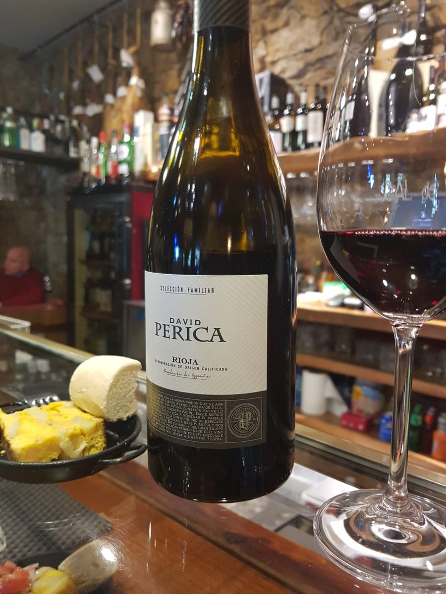 BodegasPerica's tweet photo. Te apetece probar nuestro #DavidPerica? La semana pasada en la #vinoteca #SaldeVinos de #Aviles lo acompañamos con un #pinchodetortilla, la combinación perfecta!!
#tempranillo #maturana #vinoderioja #bodegasperica #vinotinto #bodegasfamiliaresderioja #seleccionfamiliar #rioja https://t.co/WEuYxl8VEC
