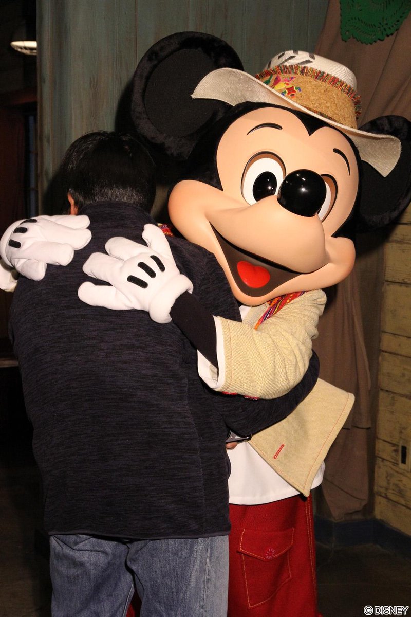 舞浜を彷徨うclover ミッキーに抱かれました 東京ディズニーリゾート オンラインフォト パーク内の思い出写真にオリジナルイラストをつけて購入できるよ T Co Ka9lykuthe ディズニーオンラインフォト