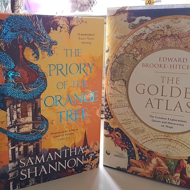 brownflopsy's tweet photo. Books for Mother's Day (blessed by cat)!
The Priory of the Orange Tree by Samantha Shannon & The Golden Atlas by Edward Brooke-Hitching (which matches my copy of The Phantom Atlas, that I got for Christmas). 😍
#Mothersday2019
#prioryoftheorangetree
#goldenatlas https://t.co/yHOko6i8rX