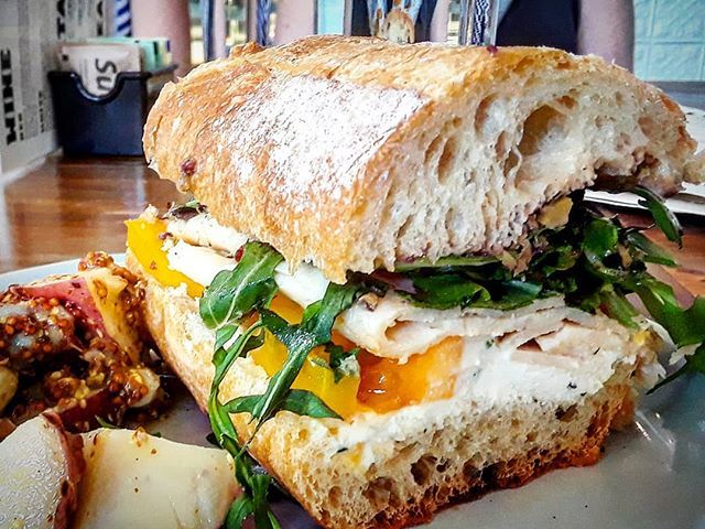 NikSnacks's tweet photo. #notsaddesklunch at @chezgenese: sliced chicken, goat cheese, arugula, yellow bell pepper, pepperoncini + French baguette [&amp; bistro potato salad]
.
.
.
.
.
.
#frenchfood #southernblogger #blackfoodbloggers #ncfoodblogger #foodblogger  #greensborofoodie #… https://t.co/WcN5r9Msvm https://t.co/XgBZnvktTV