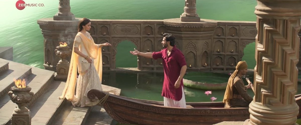 Nami_Weatheria's tweet photo. What beauty they've showered on this song !!💗🌸💕 I need more Varia moments now !!!💫💫 #KalankTrailerIn2Days https://t.co/f7HbvT60Zh