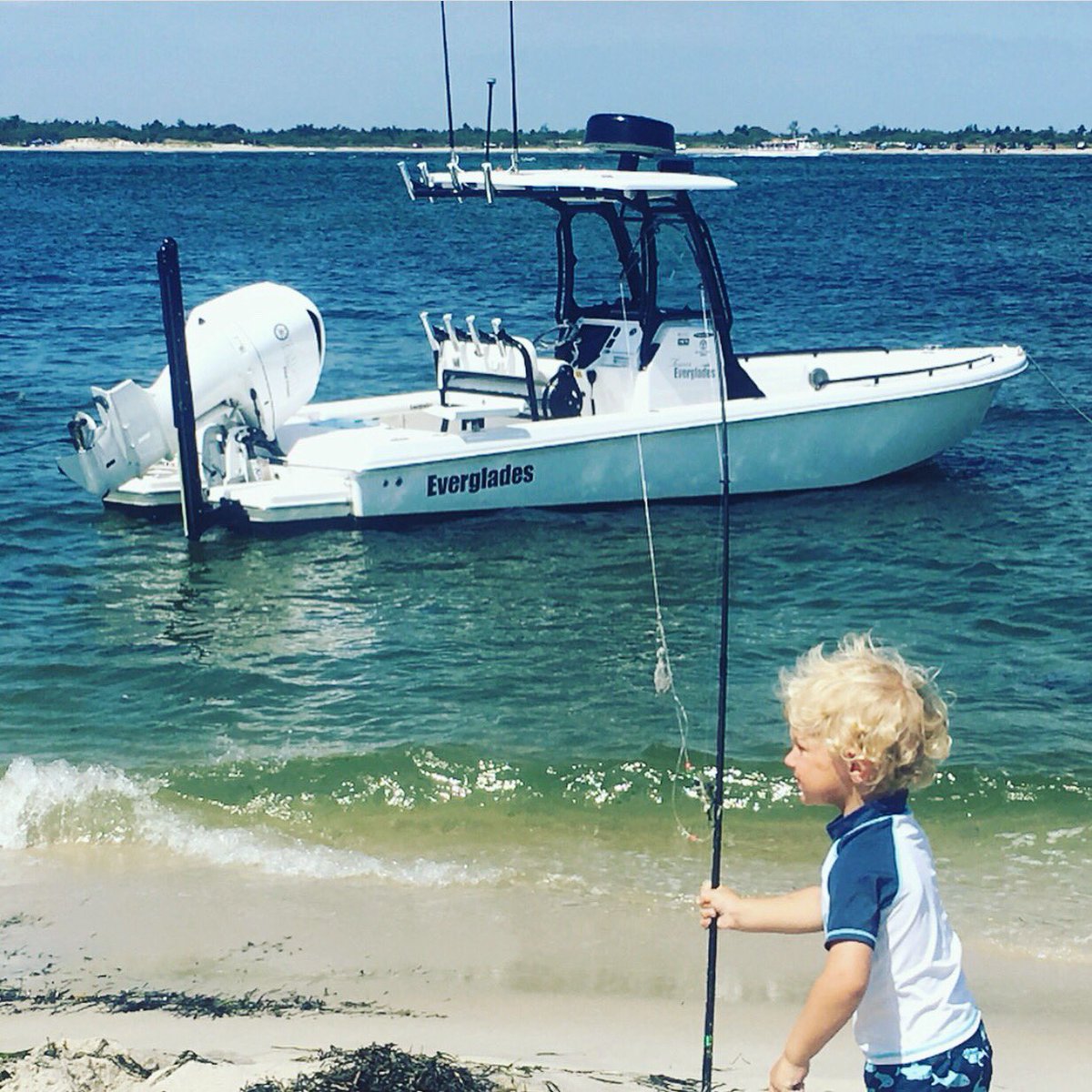 EvergladesBoats's tweet photo. Whether you want to fish 30 miles offshore, or stay close to home, the industry-leading #243cc will accommodate you and your family! π£
https://t.co/OKiI2cbFwJ
#EvergladesBoats #ReflectsYou #MotivationMonday
π· @IslandYachtNY
@YamahaOutboards https://t.co/0aA0UXMiaY