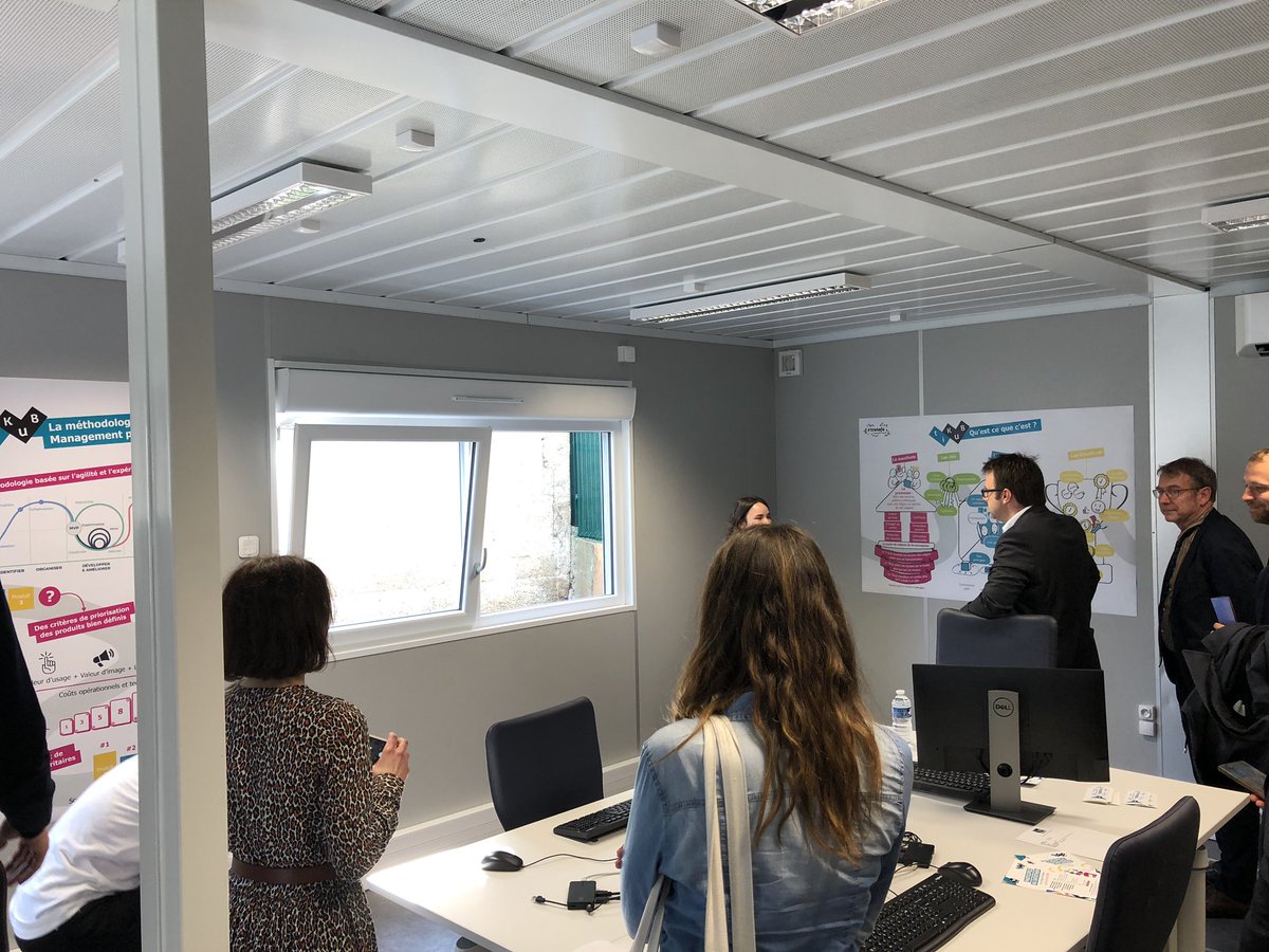 LoigCG's tweet photo. Je crois au service public et à sa transformation numérique pour qu’il soit toujours au plus proche des besoins des citoyens. C’est pour cette raison que j’ai souhaité que la @regionbretagne se dote de #TiKub notre incubateur de services numériques. #Bretagne #TransfoNumBzh https://t.co/K0zA5SCw8F
