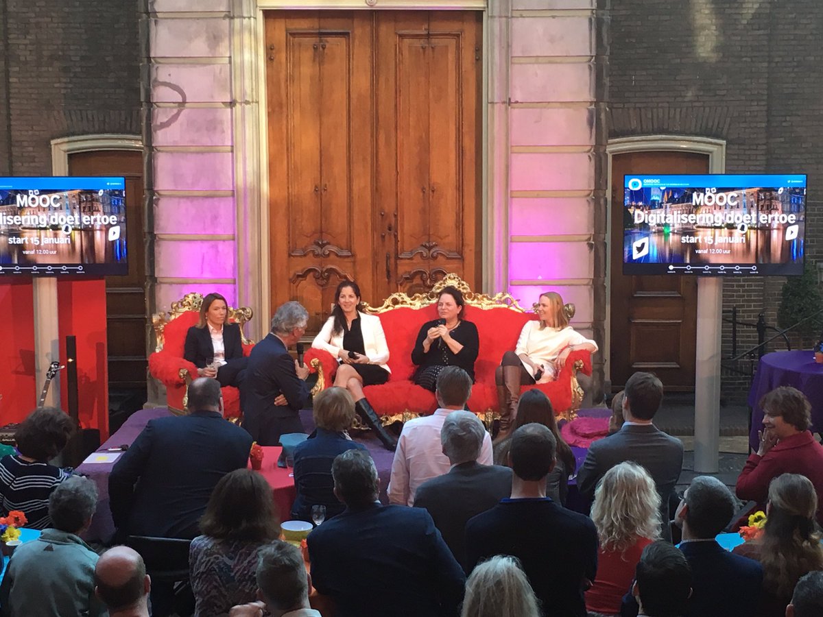 DouweLeguit's tweet photo. Volle bak bij #reuringcafe ‘De overheid als databedrijf’. Mooie discussie over balans overheid, data, burgers en samenleving. #regieopgegevens https://t.co/MU8uKgbZiP