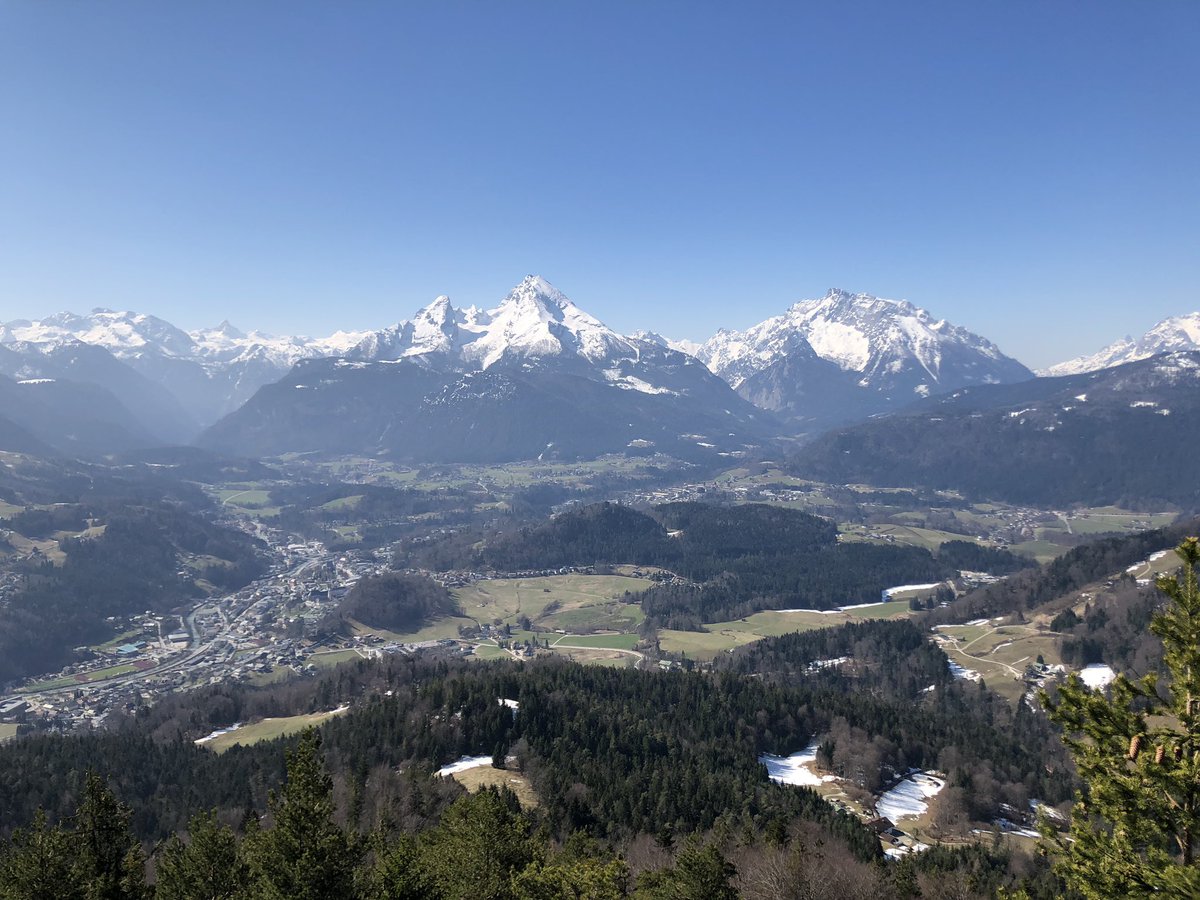 bertpower1's tweet photo. A nice memory of yesterdays #restday. #hiking up Kneifelspitze was very rewarding and relaxing! We hope you enjoyed your weekend as well! 💪 #useyourfitness #bertpower #crossfitgirls #berchtesgaden #hike #whataview #freeberts https://t.co/WqrwT3cNqX