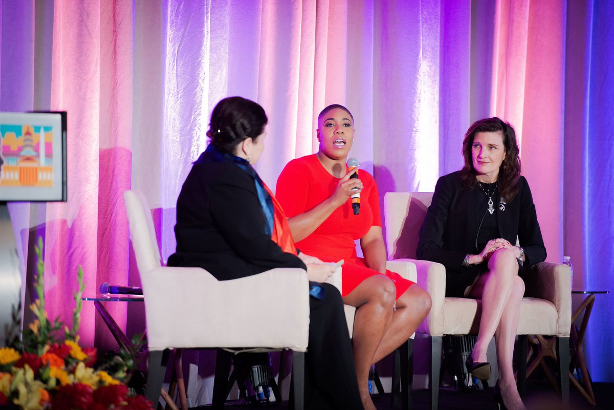 USCDornsife's tweet photo. Trojan women recently convened in Washington D.C. for the 2019 USC Women’s Conference. Here are some snaps from the two-day event, the theme of which was "Leading Through Impact": https://t.co/8N5cHlzGGv 

View more photos: https://t.co/P3WPQz2tYx

#USCWC #USCWCxDC @USCAlumni https://t.co/SG2OInwy0e