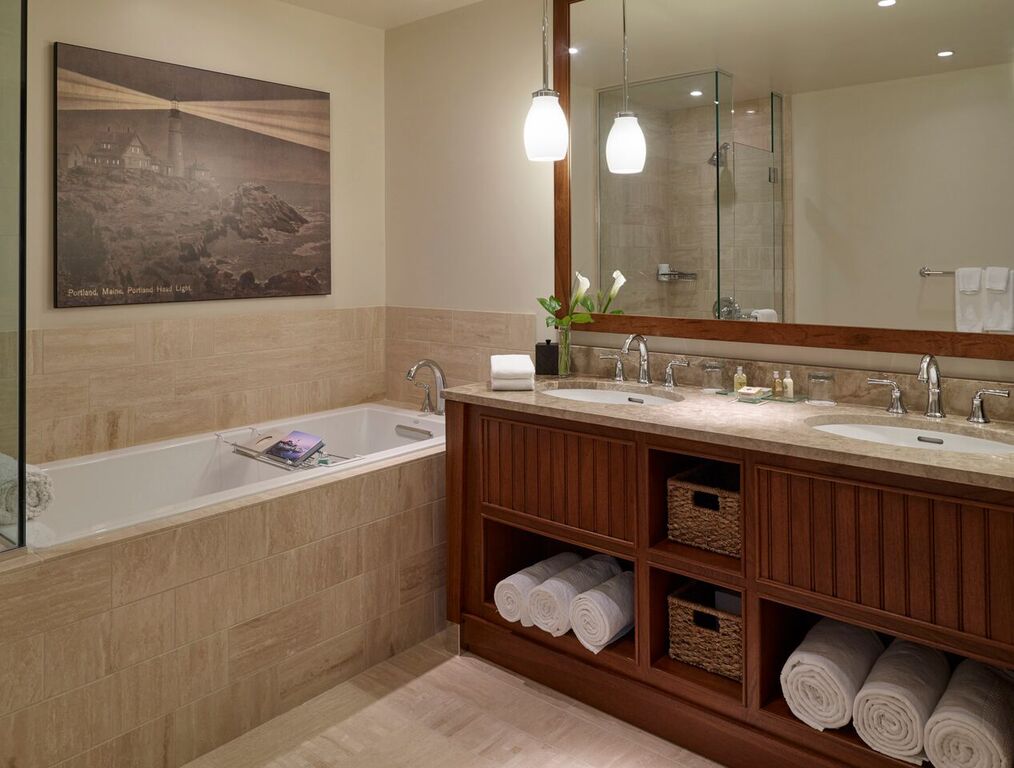 InnbytheSea's tweet photo. Soak your cares away.....suite life. #oceanviewsuites #beachdestination #portlandme #capeelizabethme #beach https://t.co/h8I2X85y57