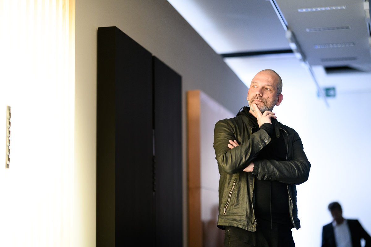 Zumtobel_Licht's tweet photo. #DesignDialog 2019 EOOS &amp; Zumtobel Einblicke in die Zusammenarbeit von Designer und Auftraggeber vom ersten Kontakt bis zum fortlaufenden, konstruktiven Teamwork. 16. Mai
https://t.co/4QBwnzZOR8  Eintritt frei Anmeldung unter vorarlberg@designforum.at https://t.co/7LVdpuvLv5