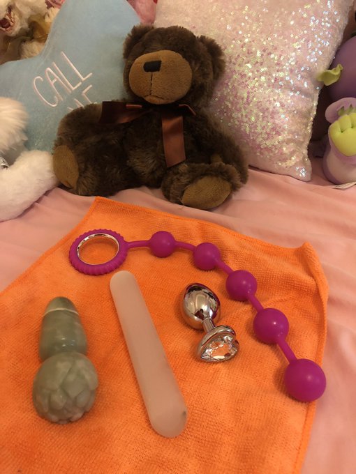 I had a very busy weekend. #buttplug #sextoys #anal #analsex https://t.co/oE657xe8f1