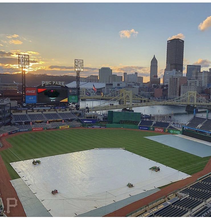 vstpgh's tweet photo. What a beautiful view! 😎 RT @m_vargas79  How beautiful is PNC Park? 😩😍 https://t.co/raxsTFVzkX