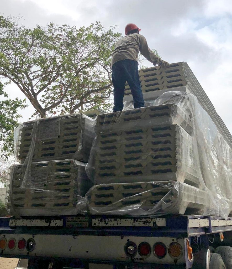 AlejandroChar's tweet photo. ¡La casa del @JuniorClubSA y la @FCFSeleccionCol estrenará cubierta termoacústica! Ya llegaron al Metropolitano los materiales del nuevo techo que lo engalanará muy pronto. https://t.co/FU9ArXYkzv