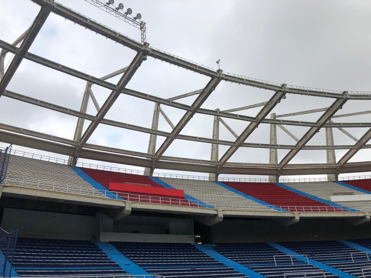 AlejandroChar's tweet photo. ¡La casa del @JuniorClubSA y la @FCFSeleccionCol estrenará cubierta termoacústica! Ya llegaron al Metropolitano los materiales del nuevo techo que lo engalanará muy pronto. https://t.co/FU9ArXYkzv