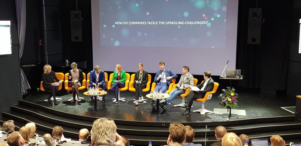 AGardberg's tweet photo. #fforum2019 @rsiilasmaa: Lack of time and belief that you are good enough are the biggest obstacle for bosses to look for upskilling and learn new things @Hanaholmen https://t.co/VCVlhnNaS2