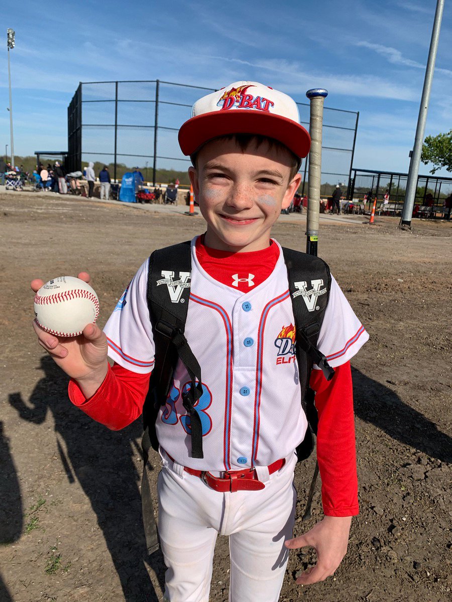 At it again as @DBAT_Elite Viars drops two more 💣s in game two yesterday.  CJ again and this time Link joins the club with an absolute missile to left!  Way to, boys!  Keep grinding!  #DBATfam These guys are 💪💪💪