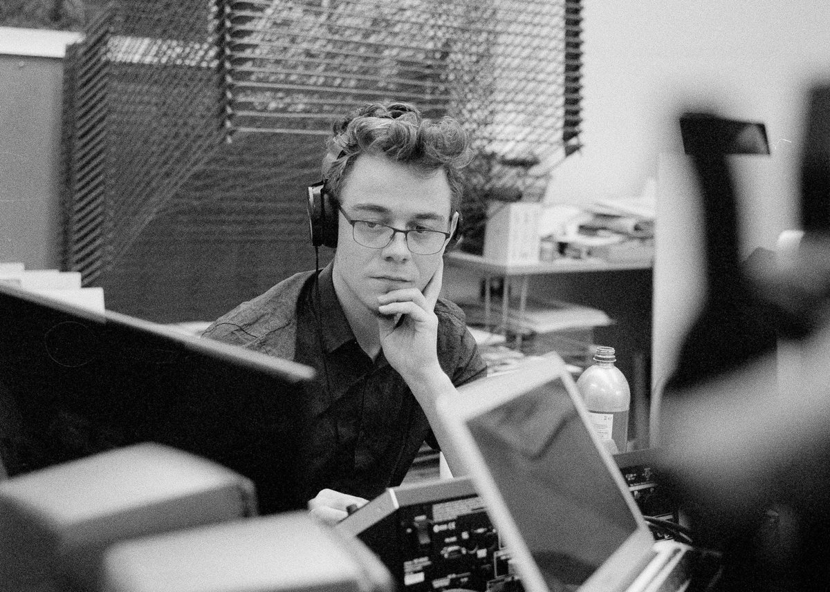 SimonPeterGreen's tweet image. #LAHAD crew in full creative flow yesterday teamwork makes the dream work...  🔥// 📸 @kevdepict // #theoutsider #CUPH #coventry #brooklyn #photography @CU_Photography @PrintMF @BushwickDkrm @FargoVillage @lahadevent