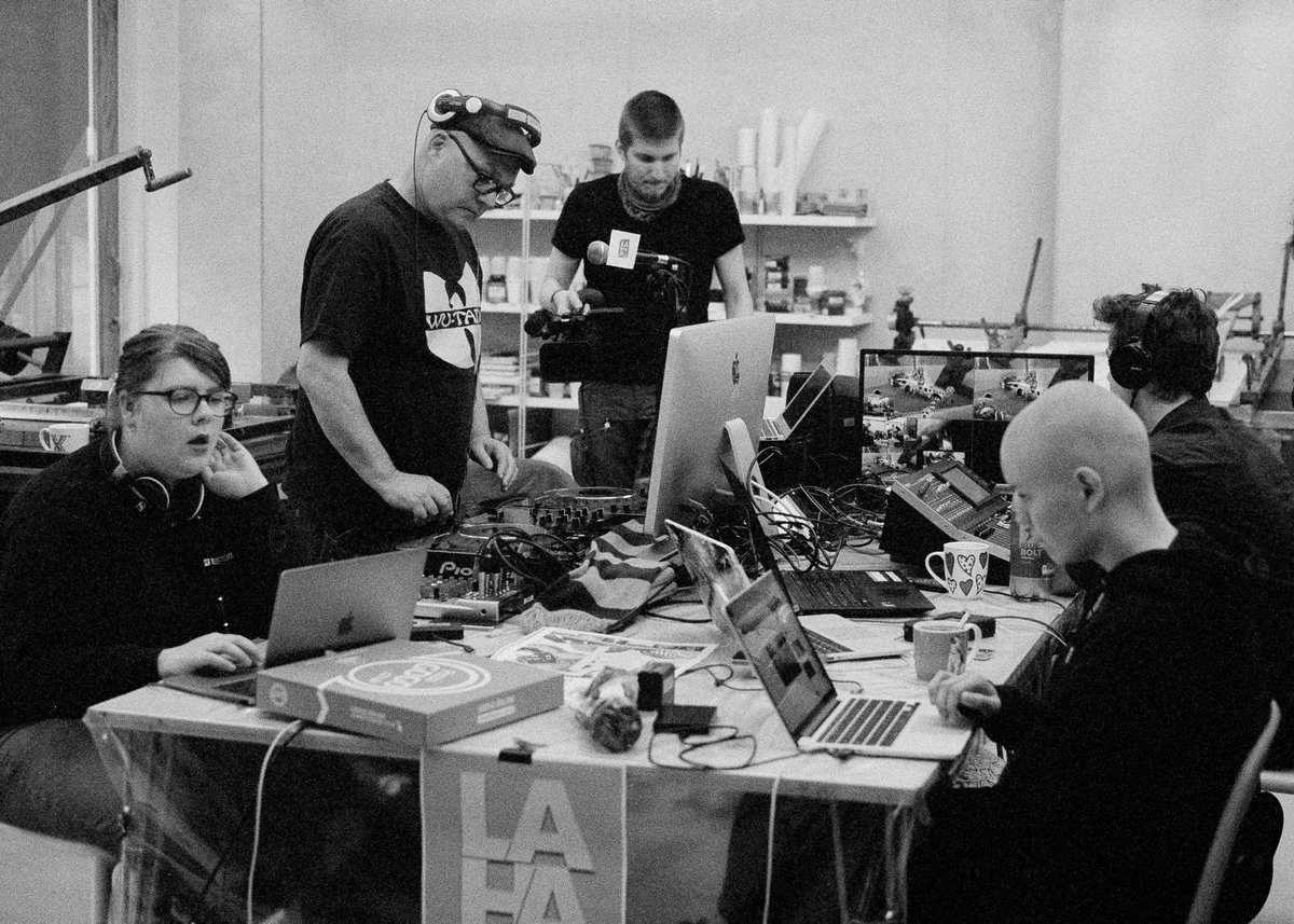 SimonPeterGreen's tweet image. #LAHAD crew in full creative flow yesterday teamwork makes the dream work...  🔥// 📸 @kevdepict // #theoutsider #CUPH #coventry #brooklyn #photography @CU_Photography @PrintMF @BushwickDkrm @FargoVillage @lahadevent