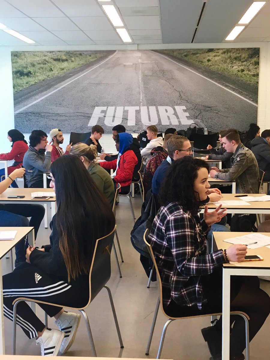 AnjavdE's tweet photo. @ROC_MN Speeddate #JuniorPraktijkopleiders-#stagiairs: serieus voor goeie matches #watdoenzehetgoed #extrahulpbijstage #mbo  @IZIsolutions https://t.co/MSu32fR5mM