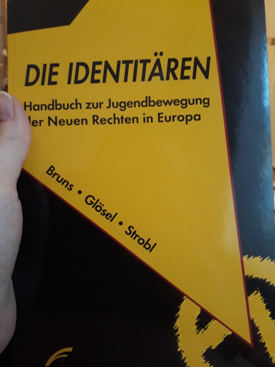 Natascha_Strobl's tweet photo. Bitte fallt doch jetzt nicht Alle auf Kurz rein. Nichts an den Verbindungen von FPÖ und Identitären ist neu. Auch Linz und die Arminia Czernowitz nicht. Das hier ist aus der 1. Auflage unseres Buches von 2014. Schon da war alles klar. https://t.co/j083qlSECc
