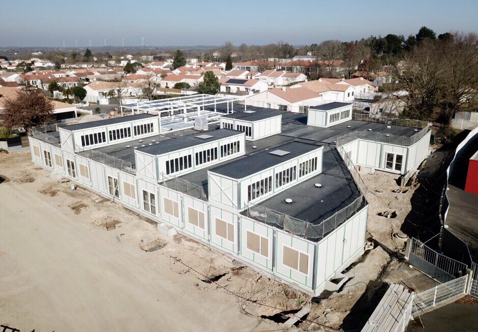 PraudP's tweet photo. @RupturEcoBleue Merci @RupturEcoBleue pour votre implication au @ClgPuyChabot . Au plaisir de vous accueillir sans notre futur restaurant scolaire conçu par @Murisserie_ et Cougnaud construction. https://t.co/nORBwa5y5S