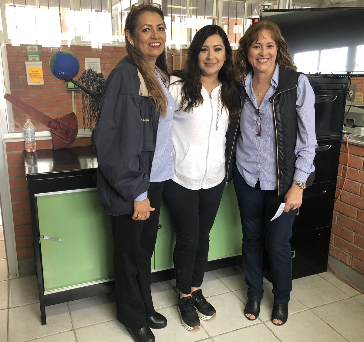 CECyTEC_PNegras's tweet photo. Nos visitan CP Aracely Maldonado y Diana M. Lopez maestras del @itpn para dar a conocer a nuestros alumnos oferta educativa de la carrera Ing. Gestión Empresarial. https://t.co/t6oNZWkYrX