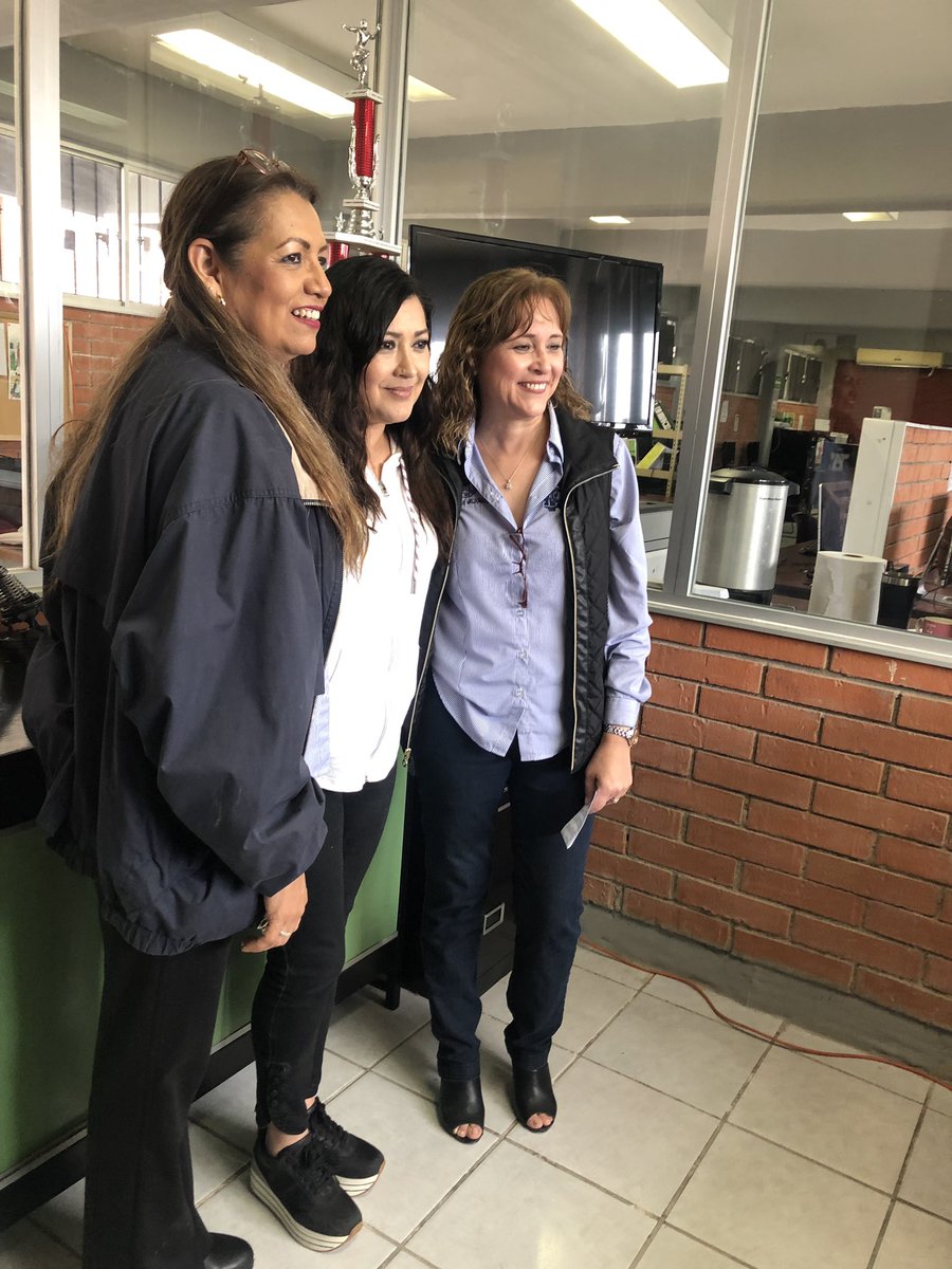 CECyTEC_PNegras's tweet photo. Nos visitan CP Aracely Maldonado y Diana M. Lopez maestras del @itpn para dar a conocer a nuestros alumnos oferta educativa de la carrera Ing. Gestión Empresarial. https://t.co/t6oNZWkYrX