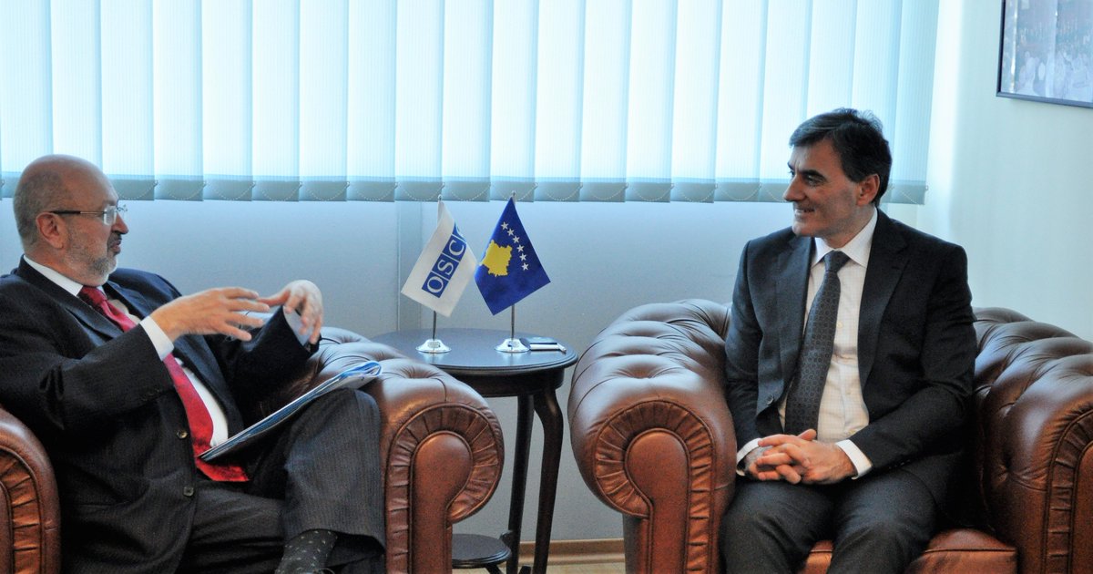 map_rks's tweet photo. Ministri Yagcilar sot ka pritur në takim Komisionerin e lartë të OSBE-së për Pakica Kombëtare, Lamberto Zannier. Në këtë takim Ministri dhe Komisioneri Zannier,biseduan për integrimin e minoriteteve në shoqëri,duke u përqendruar në respektimin e të drejtave të pakicave në Kosovë. https://t.co/IGDzrMiWA3