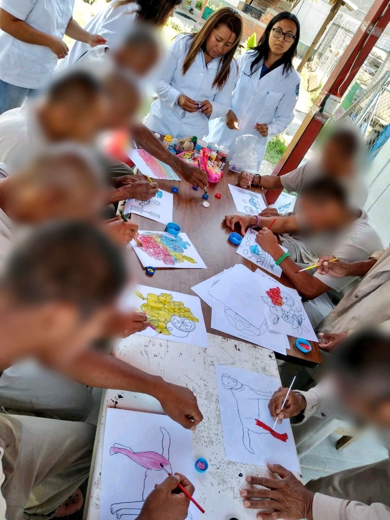 SprsGobOax's tweet photo. #CREPPSI en coordinación con la Universidad del Golfo realizan actividades lúdicas, como herramientas anti estrés que permiten la socialización entre las Personas Privadas de Libertad. @SSP_GobOax @PREVENCION_SSPO
@PolVial_GobOax @PARS_GobOax https://t.co/ttQRCHYy95