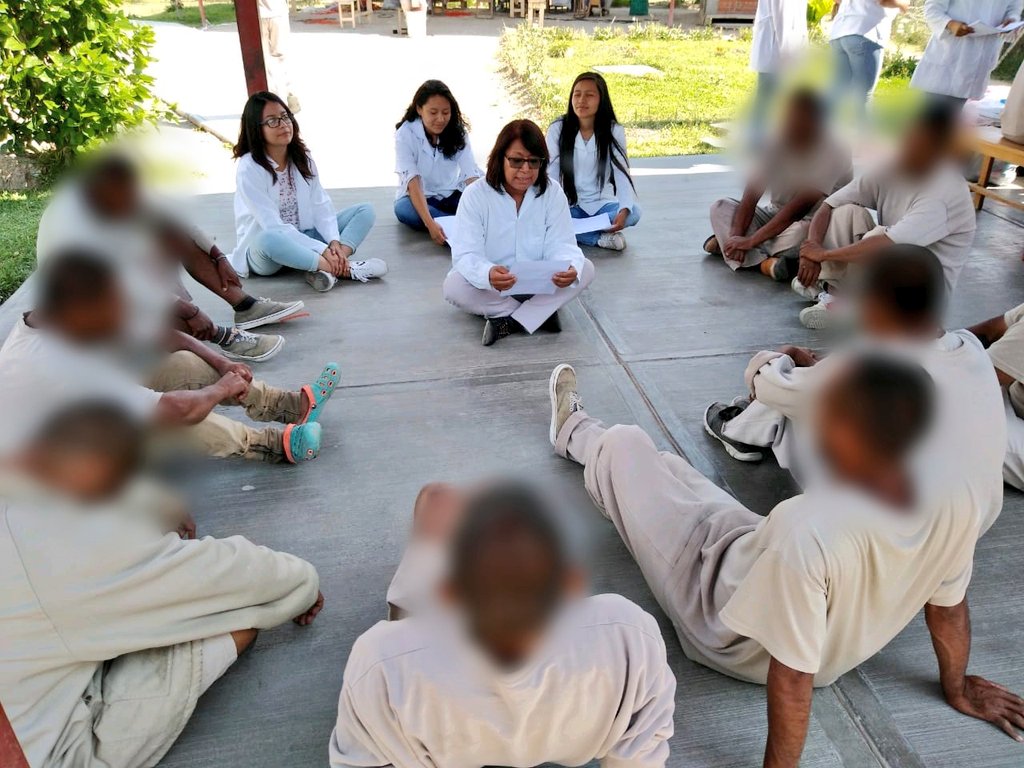 SprsGobOax's tweet photo. #CREPPSI en coordinación con la Universidad del Golfo realizan actividades lúdicas, como herramientas anti estrés que permiten la socialización entre las Personas Privadas de Libertad. @SSP_GobOax @PREVENCION_SSPO
@PolVial_GobOax @PARS_GobOax https://t.co/ttQRCHYy95