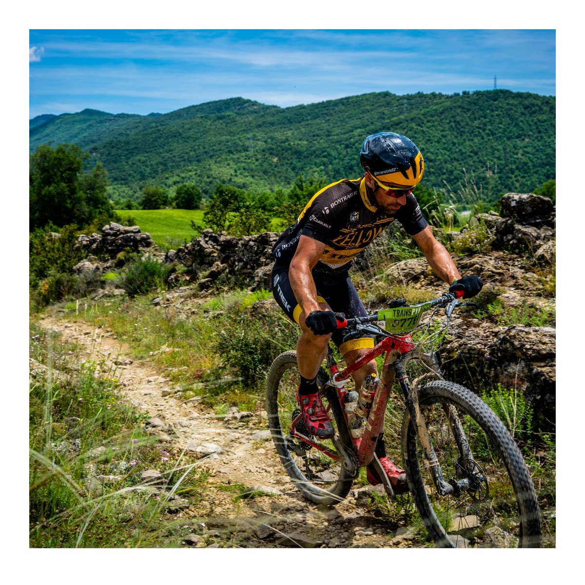 Empezamos la semana con energía!!Con ganas de volver a ponernos un dorsal!!
📸@fotoesportbcn
#yellowteam
#yellowriders
#transpyrambassador 
#cycle #cyclo #cycling #cyclist #cyclisme #cycleporn #cyclingfans #cyclingrace #ProCycling #mtbcycling #mtbbikeaction #bicycle #bicycles