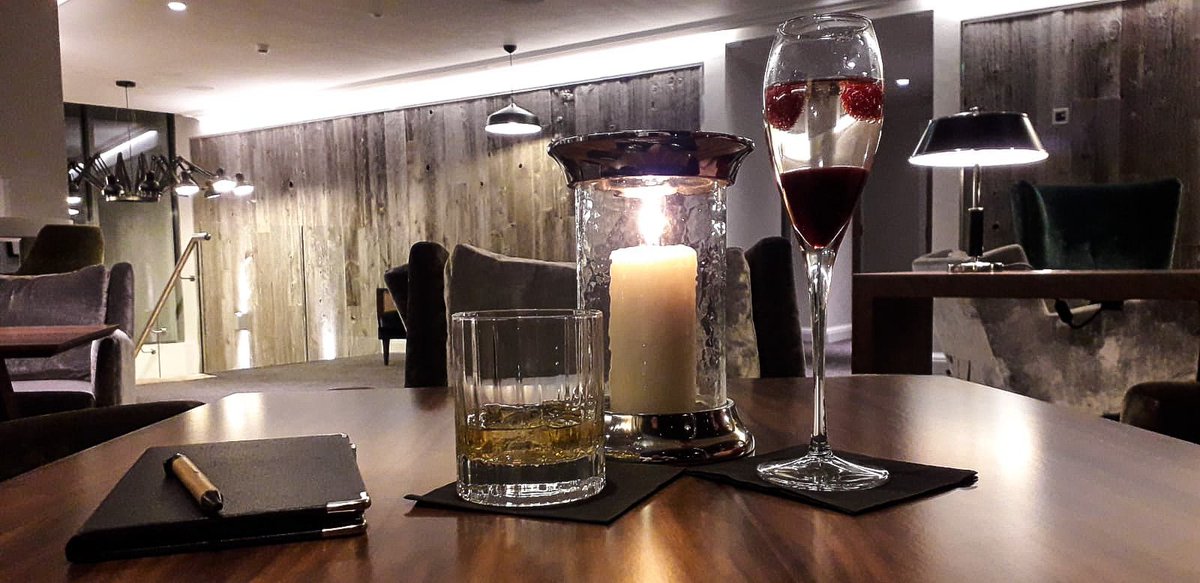 bodylanguageuk's tweet photo. The Boss &amp; I had a wonderful time at The Winander Club at #LowWoodBay , Windermere. A perfect way to celebrate our 3rd wedding anniversary (tomorrow!) in the venue where we tied the knot!

Thank you again for a lovely stay @englishlakes &amp; @Managerlowwood see you at Christmas. ❤️ https://t.co/Vm9GdtiJqM