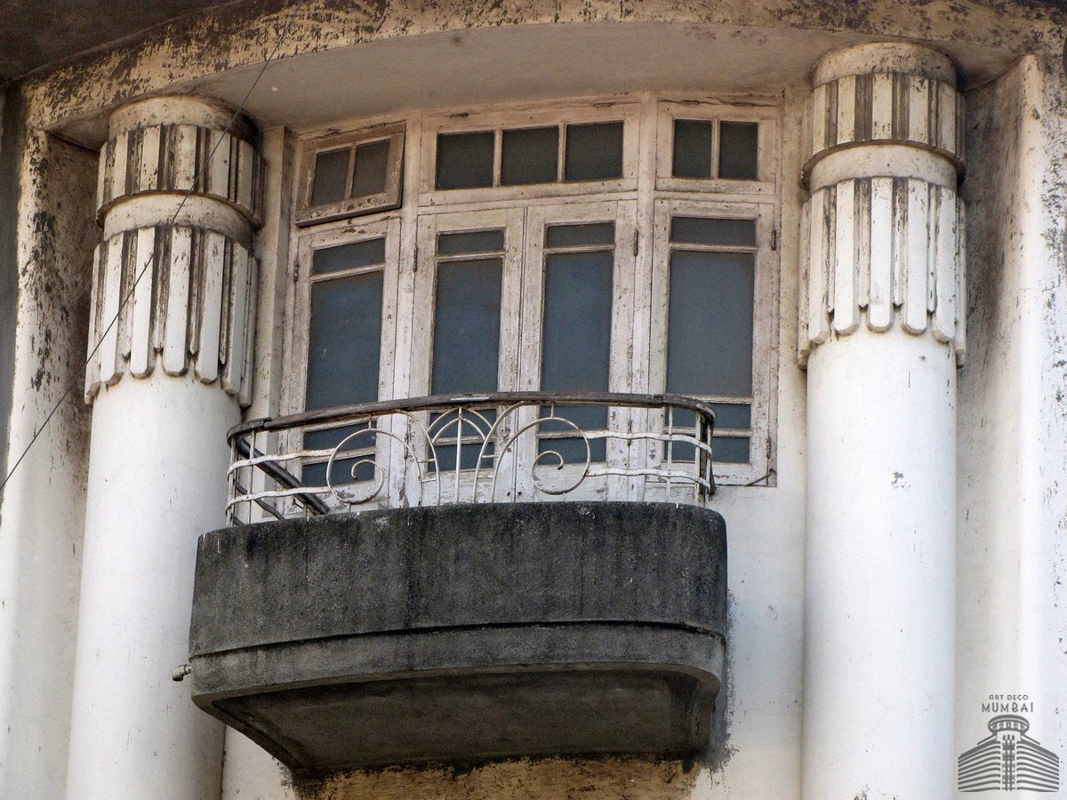 Hornby View, Fort. It’s a fine corner building accentuated with art deco details - curved cantilever  balconies & main protuding chajja on top, pilasters with unique capitals, parapet & deco pattern railings says @conservation90 #IdealCafe #IraniFood #ParsiFood #ArtDeco #Mumbai