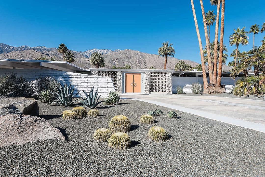 Modernism Monday
.
#modernism #architecture #interiordesign #midcentury #midcenturymodern #design #modern #modernist #midcenturyarchitecture #architect #interior #minimalist #modernismweek #designer #desert #nature #landscape #travelblogger #desertvibes #desertstyle #palmtrees