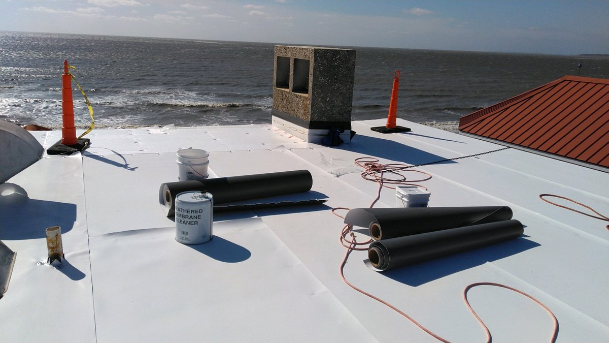 jcb_roofing's tweet photo. **Another beautiful New TPO Flat Roof Installation @ St. Simons Island...
Nice work Guys!!**
#JCB Roofing #ResidentialRoofs #CommericalRoofs #SSIGA #BrunswickGA #SavannahGA #StatesboroGA #BeaufortSC #BlufftonSC #HHISC https://t.co/V2pcLMIdnO