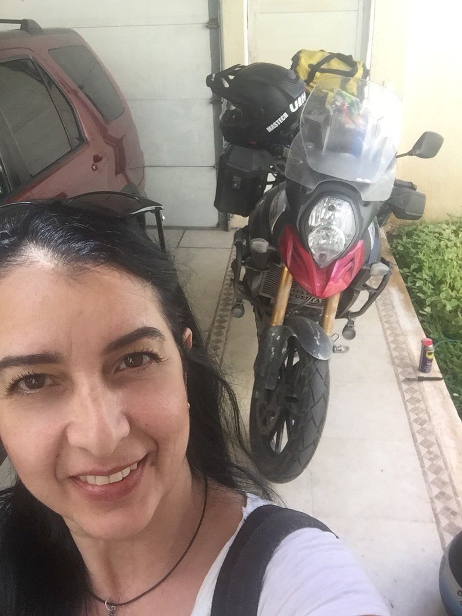 erickafpc's tweet photo. Les comparto!!! Tengo hospedado en casa a este joven biker que viene desde Colombia 🇨🇴 viajando en su moto “la peperoni “; va a dar en ella la vuelta al mundo !! Si cuenta en Instagram es @estaesmlivuelta y tiene su canal de YouTube con el mismo nombre !! El gozo de muchos !! https://t.co/PQh1riI9PB