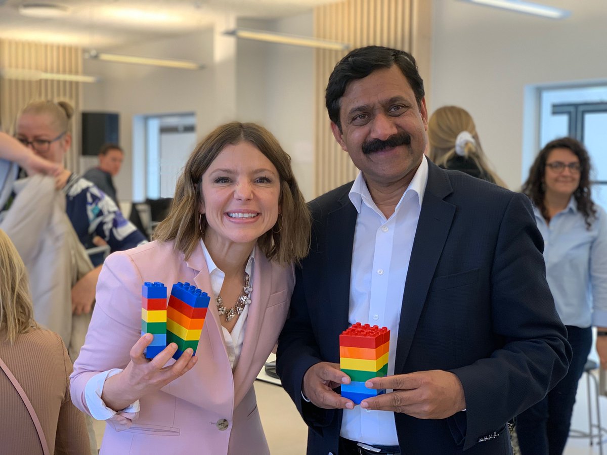 RodenEmily's tweet photo. My 10 year old daughter read @Malala's book 2 years ago and it has had a profound impact on her young mind and outlook. So great to meet and talk with her dad (and so apropos) at this conference on the Power of Parenting. #LEGOIdea2019 @RosieLouRoden https://t.co/OV5VSmFeUE