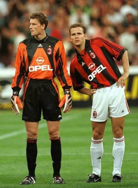 AC MILAN 1998 HOME
#20 BIERHOFF
Size M
EXCELLENT CONDITION

WHATSAPP 08562080855

#jersey4sale
#classicfootballshirts
#jerseyvintage