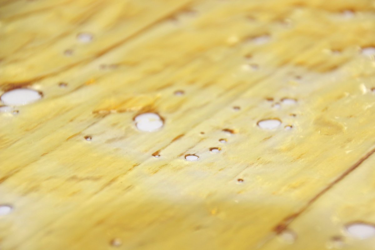 betterwithenvy's tweet photo. Still on those #shatterday vibes? We've got you. 
.
.
Keep out of reach of children. For use only by adults 21 years and older. 
#shatter #710 #cannabis #concentrates #extracts #vibeon #shatterlife #shatterporn #shattergram #dab #dabs #dank #dabstagram #dabporn #710society https://t.co/YlTwLYEakr
